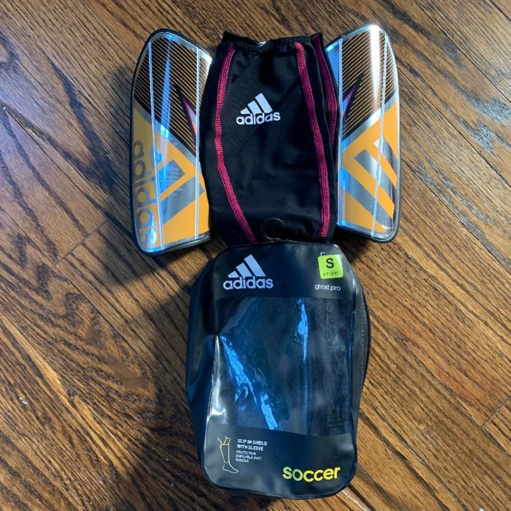 NEW/ADIDAS SMALL KIDS SOCCER PADS
